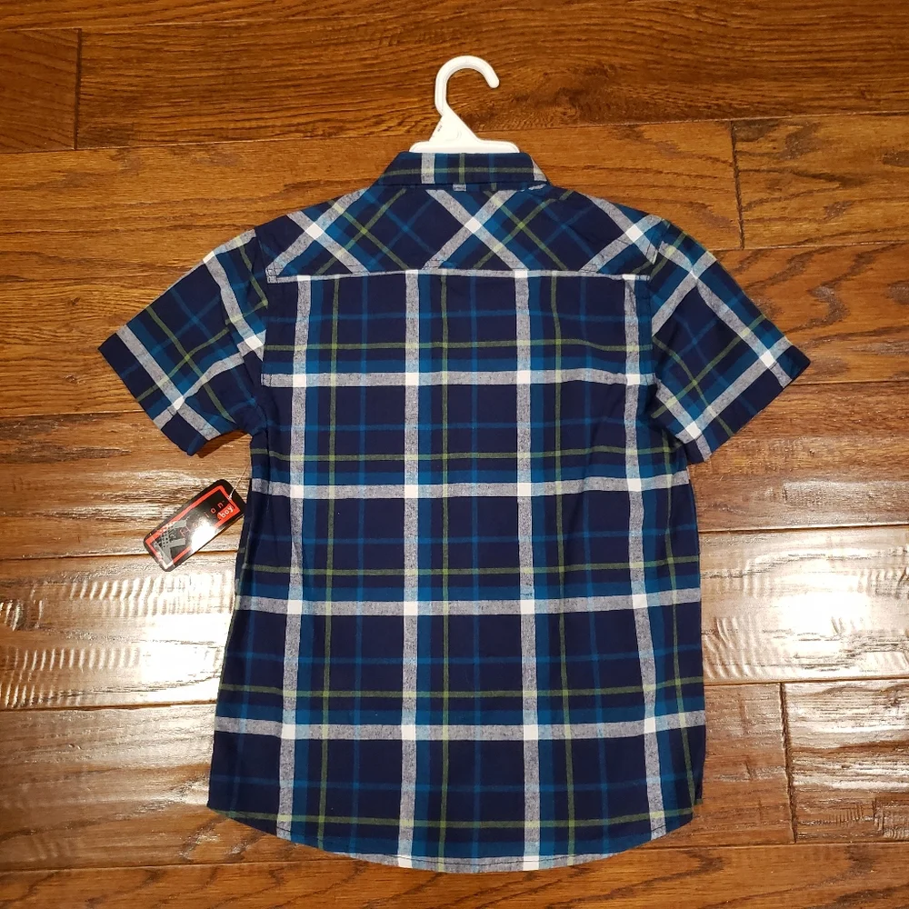 NWT - Fission Boy's Short Sleeve Button Down Shirt - Size S(8)